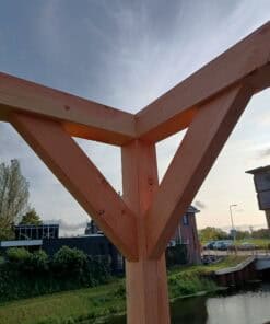 houten Pergola met schoren gemonteerd
