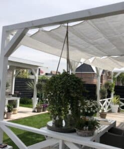 harmonicadoek 2.90 meter breed in een pergola gemonteerd.