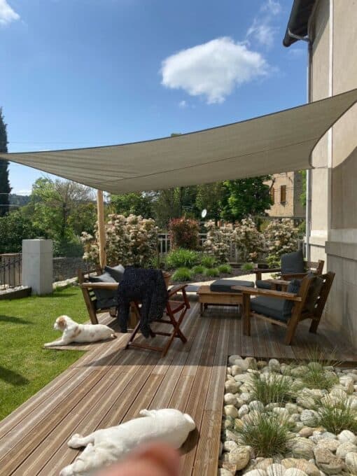 Shadow Comfort schaduwdoek vierkant boven een terras
