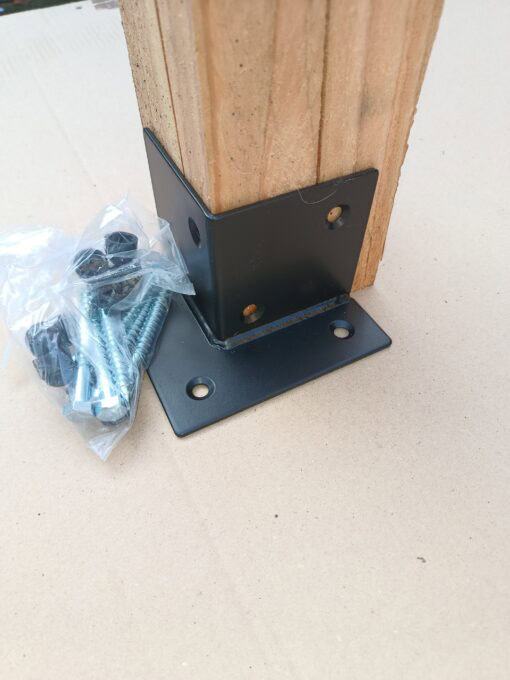 grondbevestiging voor de 12x12cm palen